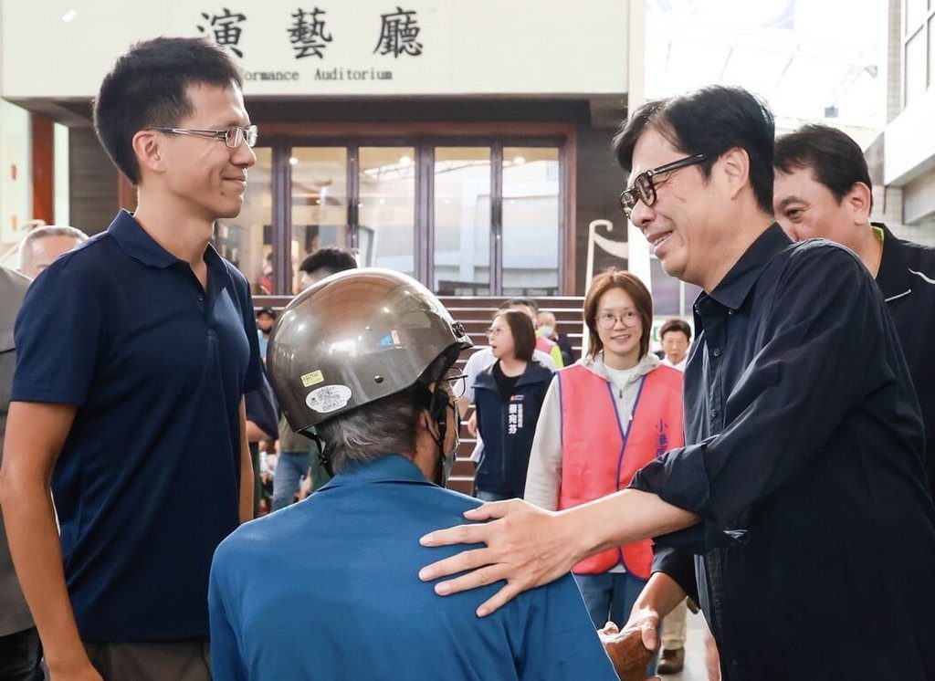 陳其邁出席重陽敬老活動 盼打造完善照顧網絡 陳其邁出席重陽敬老活動 盼打造完善照顧網絡