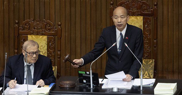 地制法三讀 直轄市副市長由固定2人增為3人 地制法三讀 直轄市副市長由固定2人增為3人