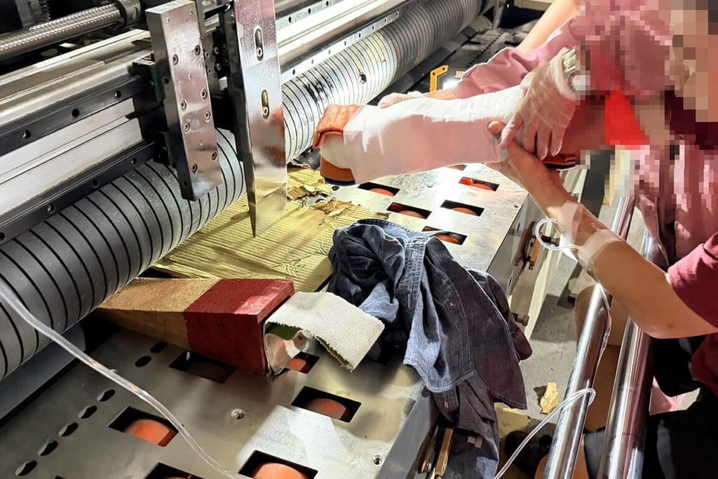 台南工廠員工手掌捲入切紙機　脫困送醫意識清醒