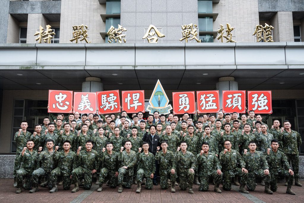 賴總統勗勉北部救災部隊 讚黑夜騎士、重生的光 賴總統勗勉北部救災部隊 讚黑夜騎士、重生的光