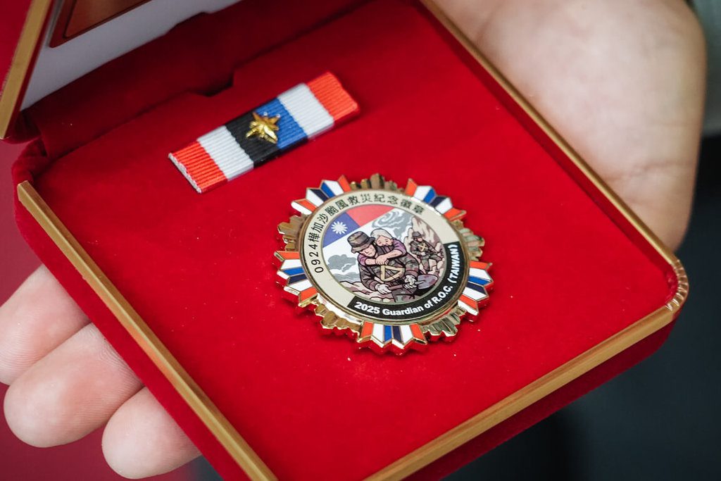 國防部表揚颱風救援有功官兵　紀念章傳遞無限力量