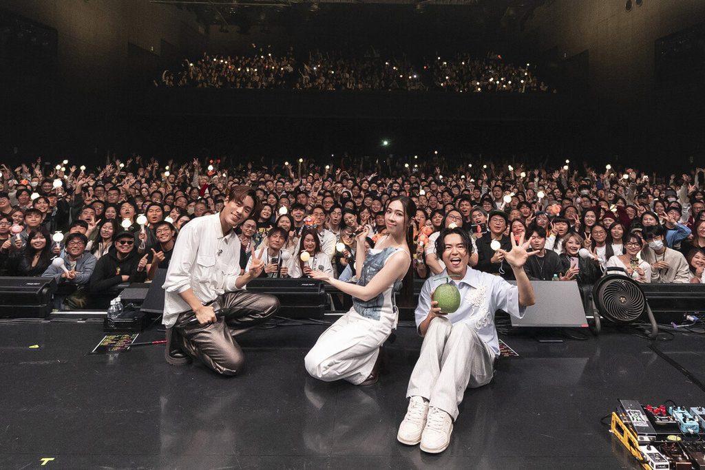 告五人赴大阪、東京開唱　慶功吃燒肉立冬進補