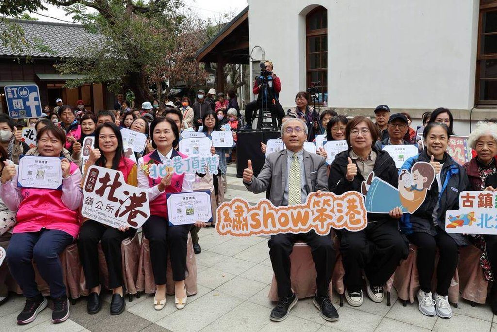 繡動笨港成果展登場 用刺繡述說常民故事 | 文化 | 中央社 CNA 繡動笨港成果展登場 用刺繡述說常民故事 | 文化 | 中央社 CNA