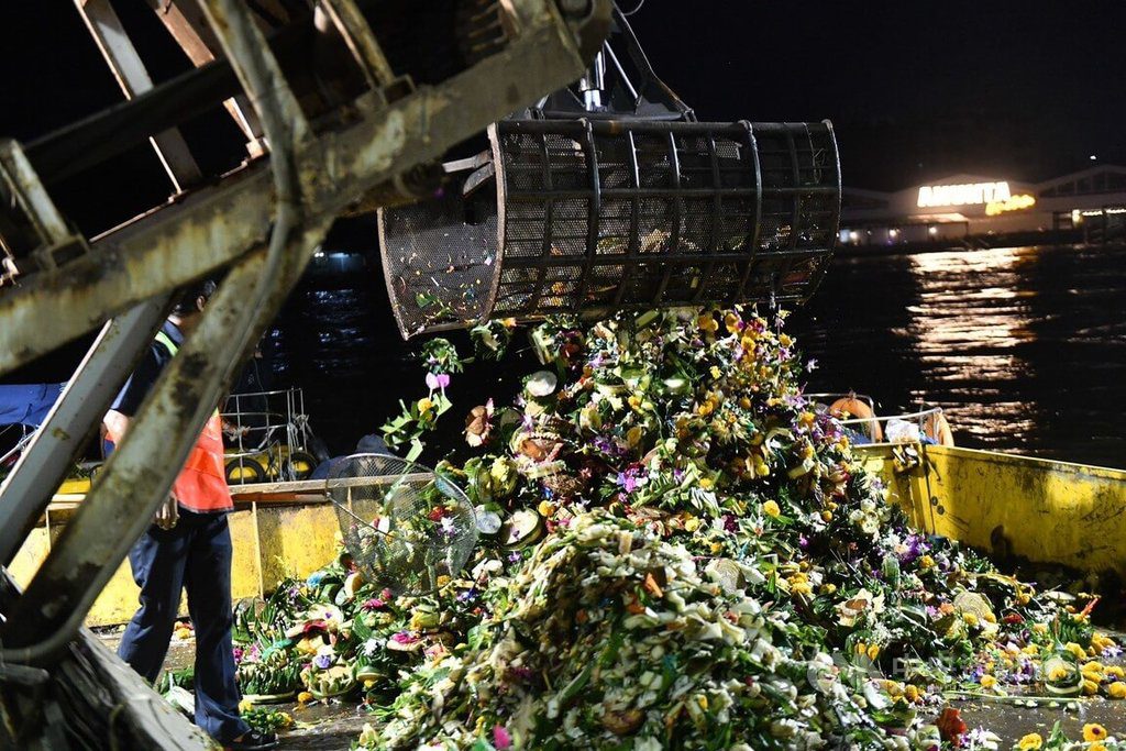 曼谷清理近40萬個水燈 環保抬頭數量年少24% 曼谷清理近40萬個水燈 環保抬頭數量年少24%