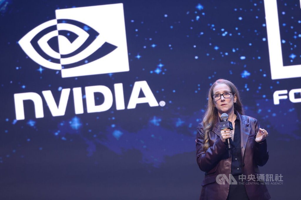 鴻海明年在台打造27兆瓦GB300資料中心 拚主權AI 鴻海明年在台打造27兆瓦GB300資料中心 拚主權AI