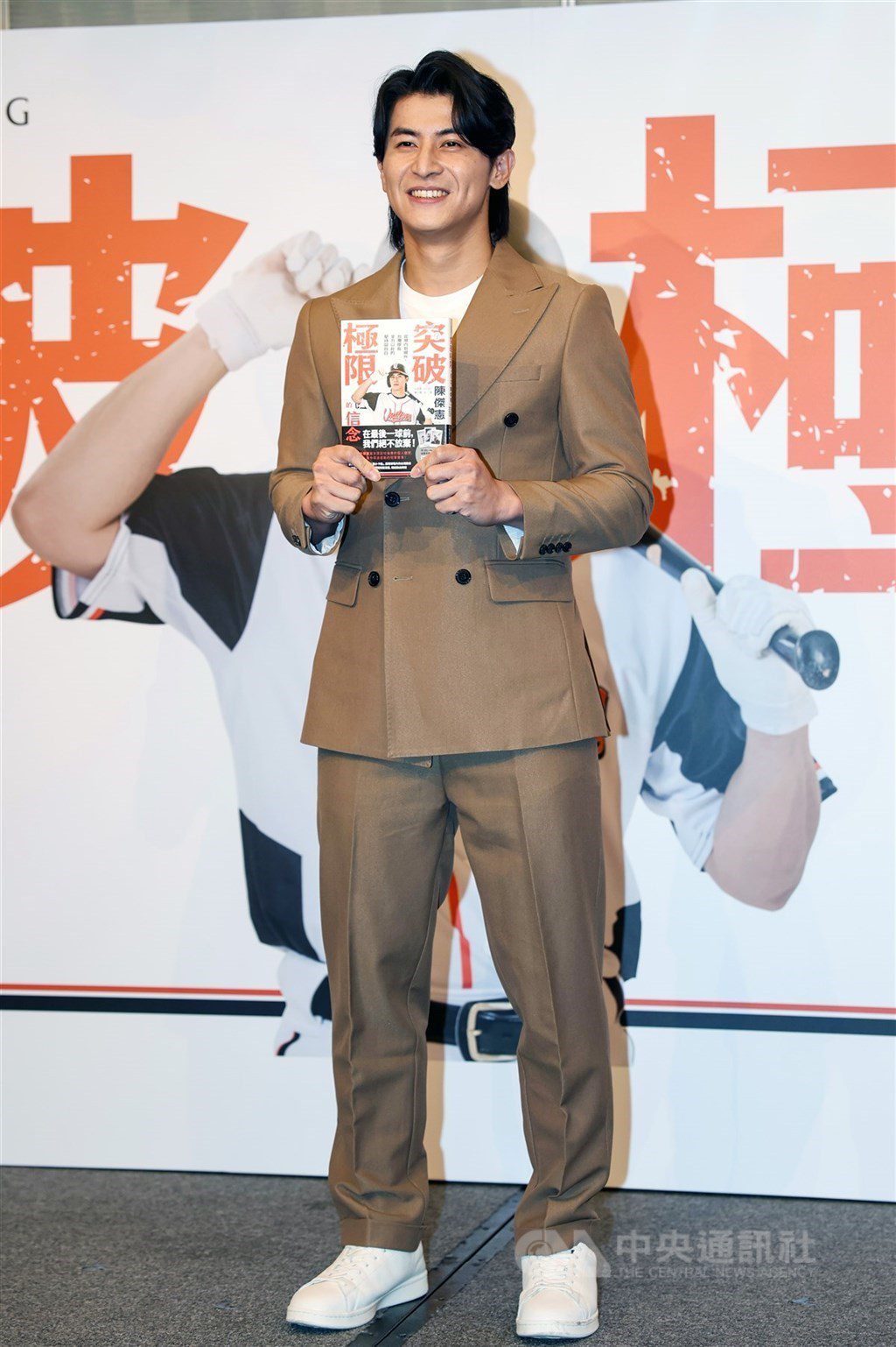 陳傑憲難忘幼時窮困啃乾麵條 寫書重燃愛棒球的心 陳傑憲難忘幼時窮困啃乾麵條 寫書重燃愛棒球的心