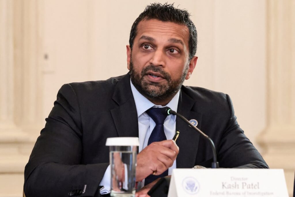 路透:FBI局長秘密訪中 商討芬太尼與執法合作 路透:FBI局長秘密訪中 商討芬太尼與執法合作