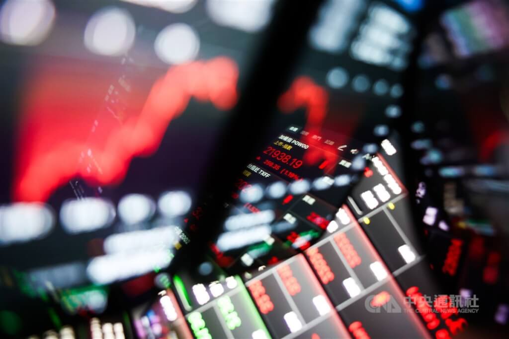 台積電中場紅翻黑　台股開高壓回平盤整理