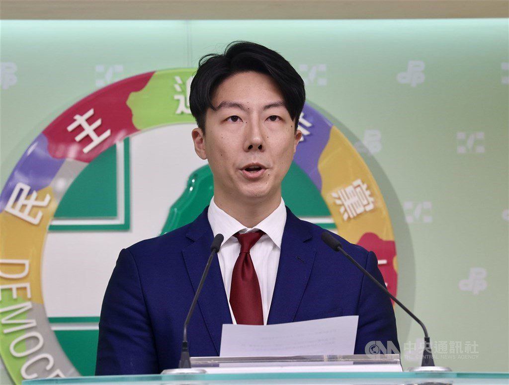 鄭麗文稱連署造假被訴司法追殺 綠:顛倒黑白 鄭麗文稱連署造假被訴司法追殺 綠:顛倒黑白