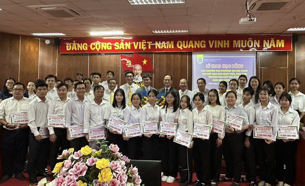 越南偏鄉學子獲台商獎學金:台灣人美心善令人嚮往 越南偏鄉學子獲台商獎學金:台灣人美心善令人嚮往