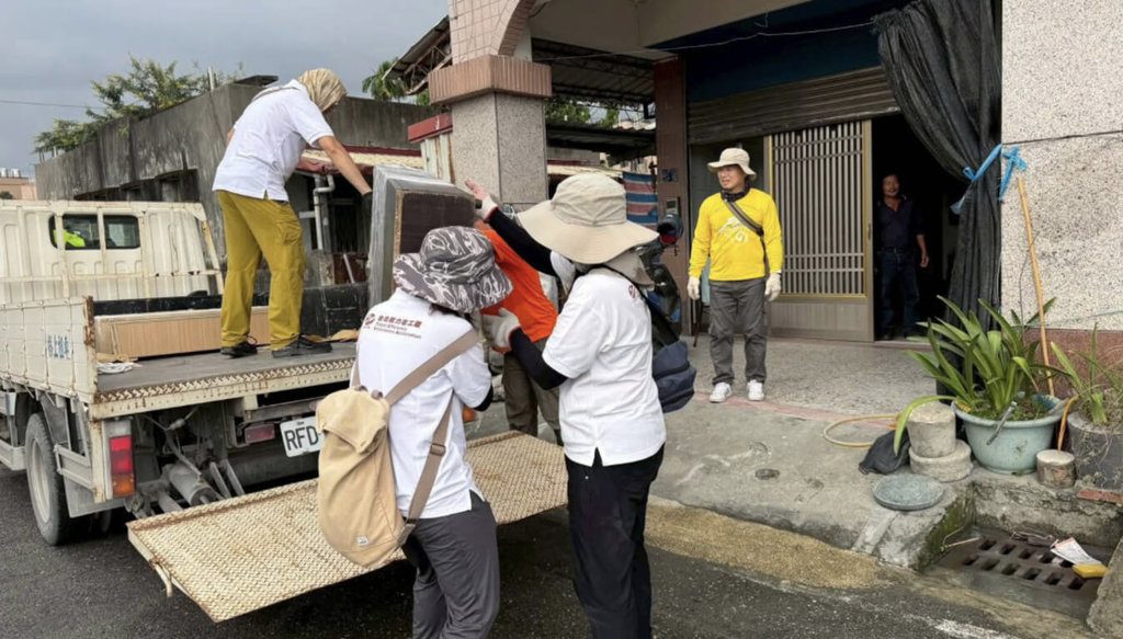 助花蓮光復受災戶重建 北市府與民團贈再生家具 助花蓮光復受災戶重建 北市府與民團贈再生家具