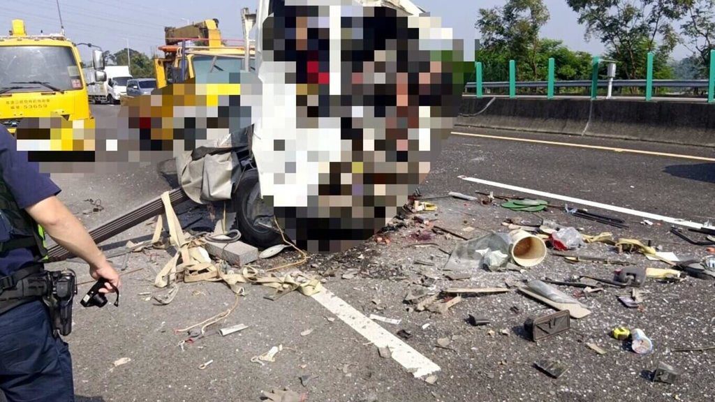 國3竹崎段2貨車追撞事故 2死1傷 國3竹崎段2貨車追撞事故 2死1傷