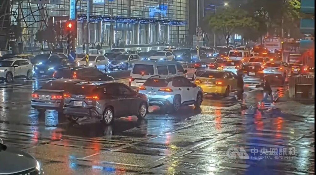 南港、汐止「大塞車」 北市警說明原因和排除措施 南港、汐止「大塞車」 北市警說明原因和排除措施