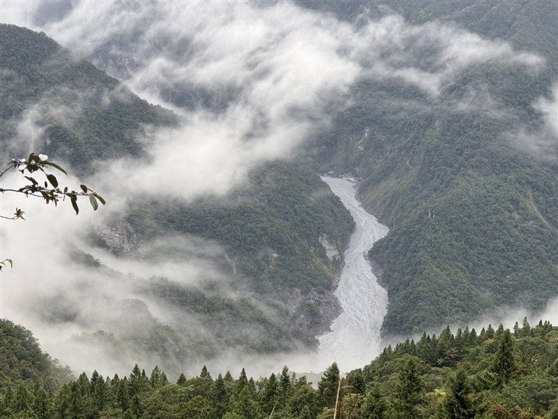 林保署:馬太鞍堰塞湖若一次潰決 河道水位升35公分 林保署:馬太鞍堰塞湖若一次潰決 河道水位升35公分