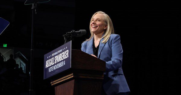 美國維吉尼亞翻藍 史班伯格成當地首位女州長 美國維吉尼亞翻藍 史班伯格成當地首位女州長