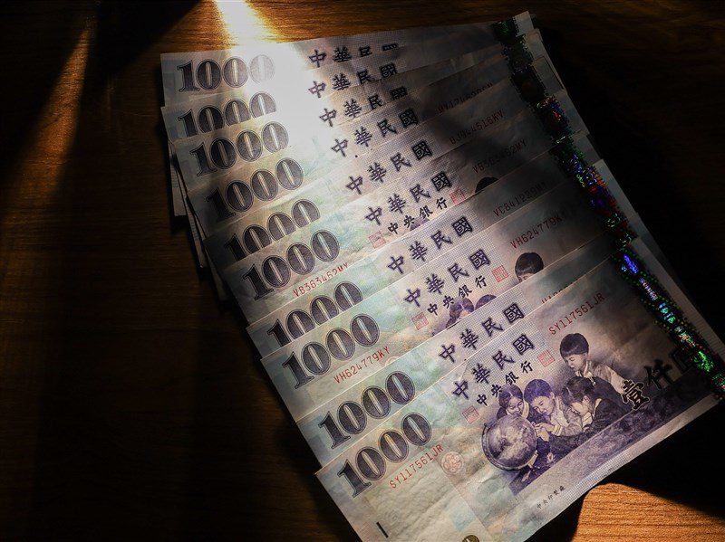 普發一萬2類民眾11/12入帳 13日起開放查詢登記結果 普發一萬2類民眾11/12入帳 13日起開放查詢登記結果