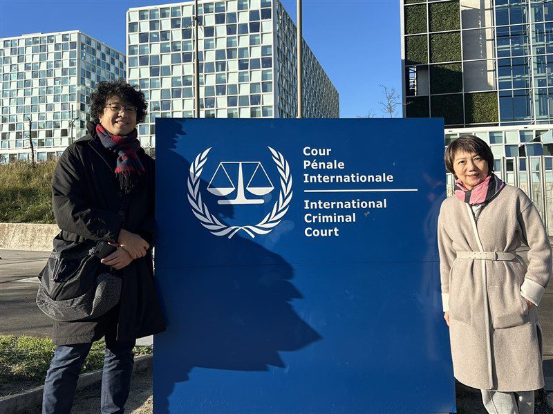 與沈伯洋現身國際刑事法院前 范雲:國際仍有正義 與沈伯洋現身國際刑事法院前 范雲:國際仍有正義