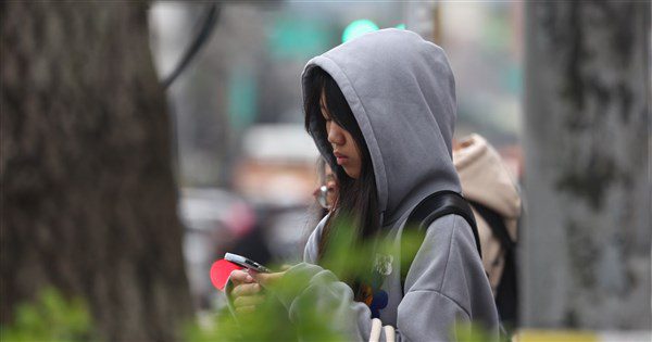 吳德榮:24日晚間東北季風南下 迎風面短暫雨 吳德榮:24日晚間東北季風南下 迎風面短暫雨