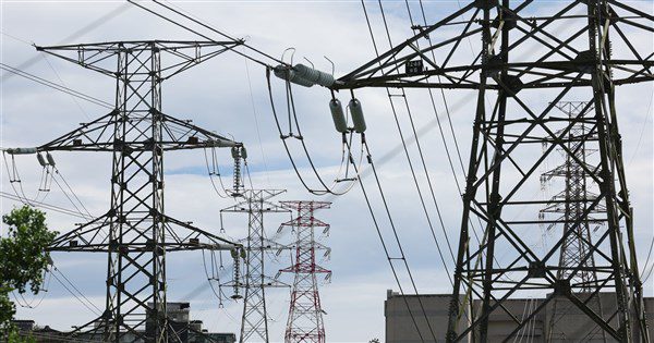 台綜院:10月電力景氣燈號亮紅燈 今年經濟成長上看7% 台綜院:10月電力景氣燈號亮紅燈 今年經濟成長上看7%