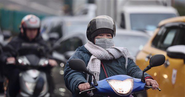 早安世界》東北季風增強空品亮橘燈 嘉義以北今明低溫探14度 | 生活 | 中央社 CNA 早安世界》東北季風增強空品亮橘燈 嘉義以北今明低溫探14度 | 生活 | 中央社 CNA