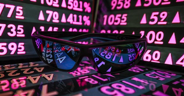 台股早盤勁揚400點 台積電漲15元、軍工股搶眼 | 證券 | 中央社 CNA 台股早盤勁揚400點 台積電漲15元、軍工股搶眼 | 證券 | 中央社 CNA