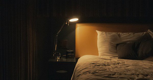 手機滑到睡著傷身 醫:亮光入睡糖尿病風險增67% | 生活 | 中央社 CNA 手機滑到睡著傷身 醫:亮光入睡糖尿病風險增67% | 生活 | 中央社 CNA