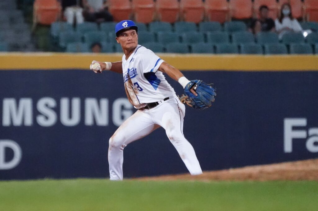 悍將41歲野手王勝偉是否續戰:訓練上以此鞭策自己 悍將41歲野手王勝偉是否續戰:訓練上以此鞭策自己