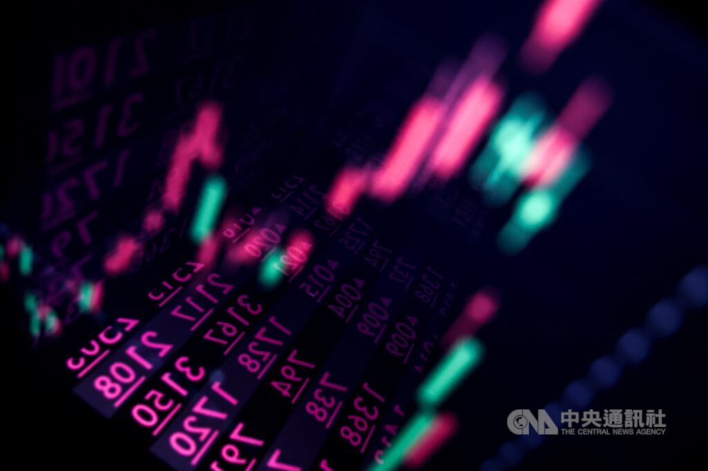 記憶體族群強攻 台股上漲218點挑戰28000點反壓 記憶體族群強攻 台股上漲218點挑戰28000點反壓