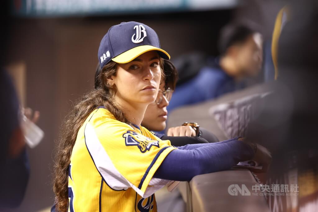 兄弟教練莎菈轉戰美國女子職棒 加入洛杉磯隊 兄弟教練莎菈轉戰美國女子職棒 加入洛杉磯隊