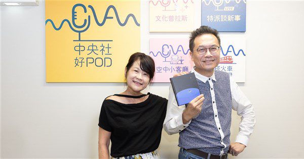 【文化普拉斯】詩人歌手羅思容新作 譜寫零雨詩中《女兒的九十九種藍》 | 文化 | 中央社 CNA 【文化普拉斯】詩人歌手羅思容新作 譜寫零雨詩中《女兒的九十九種藍》 | 文化 | 中央社 CNA