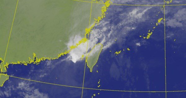 颱風鳳凰續減弱暴風圈縮小 最快傍晚轉熱帶低壓 颱風鳳凰續減弱暴風圈縮小 最快傍晚轉熱帶低壓