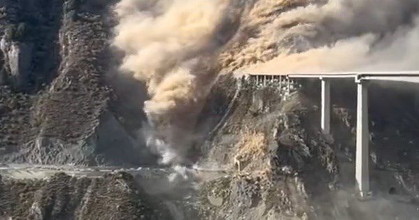 中國四川紅旗特大橋垮塌 1月才合龍建成 中國四川紅旗特大橋垮塌 1月才合龍建成