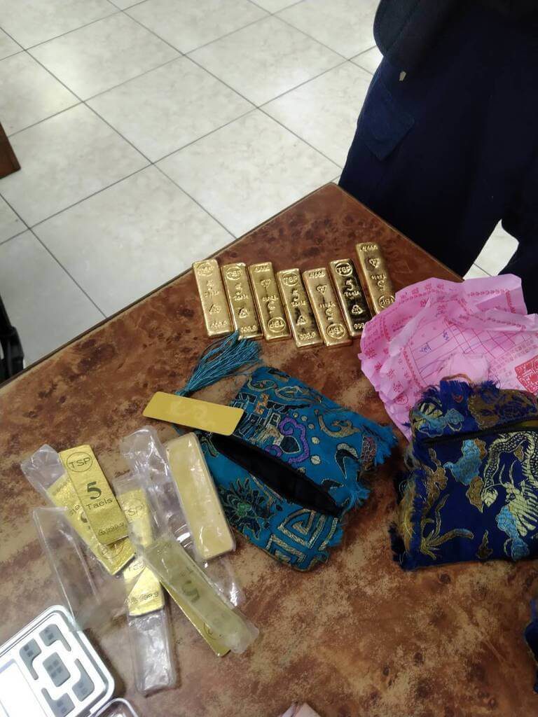 苗市貓裏山公園赫見7條黃金與現金 警方尋找失主 苗市貓裏山公園赫見7條黃金與現金 警方尋找失主