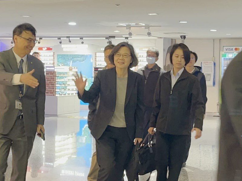 蔡英文赴柏林演說 桃機啟程微笑揮手 蔡英文赴柏林演說 桃機啟程微笑揮手