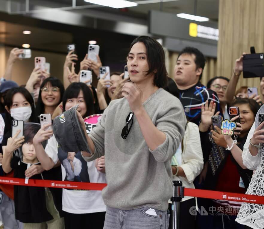 山下智久抵台700人松山接機　粉絲舉牌「我願意」