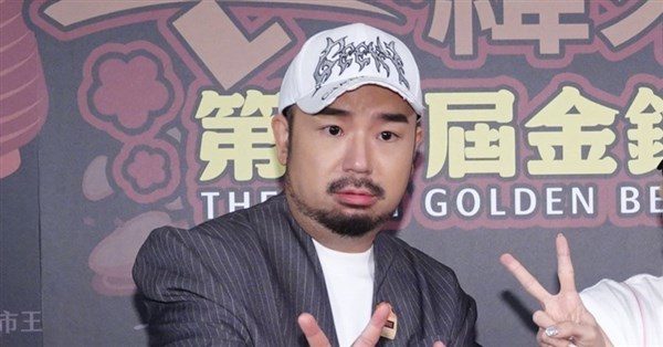 閃兵案再加1藝人 阿達赴新北檢自首30萬元交保 閃兵案再加1藝人 阿達赴新北檢自首30萬元交保