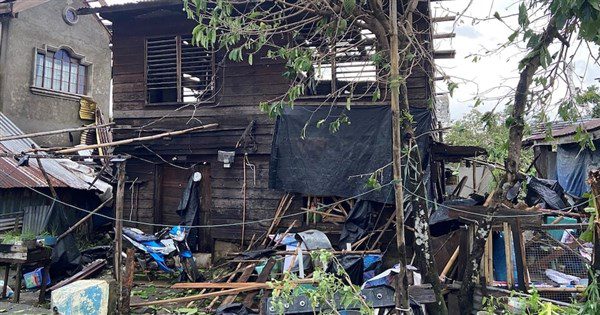 颱風海鷗襲菲律賓至少2死 水淹民宅民眾受困屋頂 颱風海鷗襲菲律賓至少2死 水淹民宅民眾受困屋頂