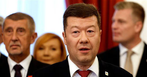 從商界到捷克眾院議長 日捷混血岡村富夫反移民反歐盟 從商界到捷克眾院議長 日捷混血岡村富夫反移民反歐盟