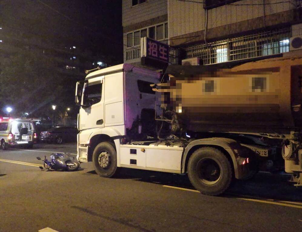 台中大雅砂石車與機車碰撞 男騎士傷重不治 台中大雅砂石車與機車碰撞 男騎士傷重不治