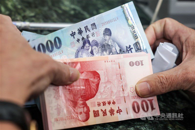 經濟部產發署表示，產創條例第10條之1設備投資抵減，增納AI及節能減碳項目，金額上限提高為20億元。（中央社檔案照片）