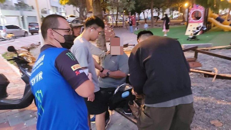 台南市黃姓女子網購瘦身產品卻陷入「比賽得名可領獎金」騙術遭詐財，直到赴銀行借貸時被提醒才報案，隨後配合警方逮獲一名車手。（台南市警局提供）中央社記者張榮祥台南傳真 114年11月26日