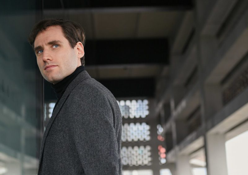 伊莉莎白女王國際鋼琴大賽冠軍鋼琴家鮑里斯．吉爾特伯格（Boris Giltburg）（圖）將再度訪台，與台北市立交響樂團合作演出前蘇聯作曲家蕭斯塔科維契（Dmitri Shostakovich）的第一號及第二號「鋼琴協奏曲」。（新象提供）  中央社記者趙靜瑜傳真  114年11月26日