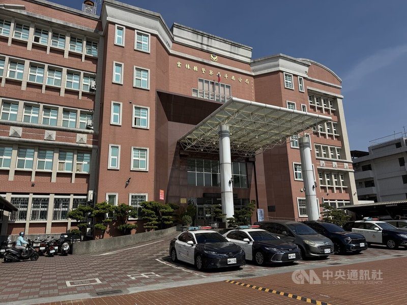 唾液快篩查毒駕上路，雲林縣斗南警分局已取締2件，分別為21日汽機車發生車禍，警方察覺機車騎士有毒駕態樣，經初篩呈陽性反應，另張姓駕駛24日晚間交通違規，警方攔查發現毒品器具、唾液篩檢呈陽性。圖為斗南警方局外觀。 中央社記者姜宜菁攝  114年11月25日