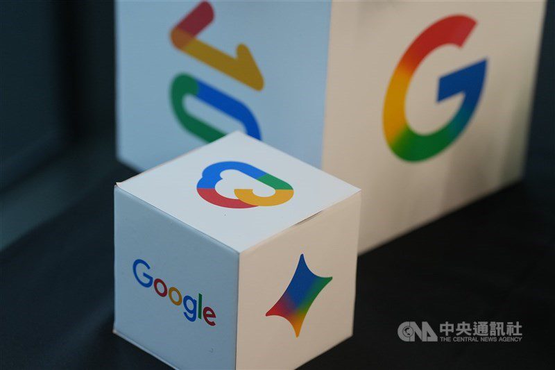 Google新AI模型炒熱市場話題，台股28日收復所有均線，收27626.48點，站回27600點。圖為Google新辦公室內的企業形象擺飾品。（中央社檔案照片）
