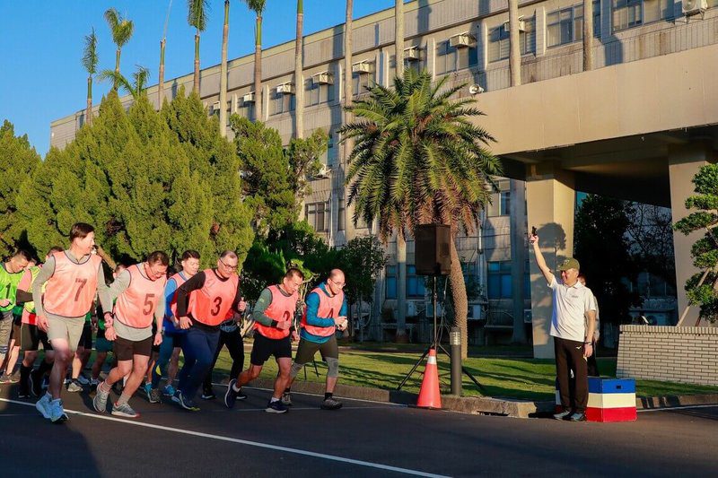 將官盃體能戰技賽 陸軍司令勉持續訓練發揮戰力 | 政治 | 中央社 CNA 將官盃體能戰技賽 陸軍司令勉持續訓練發揮戰力 | 政治 | 中央社 CNA