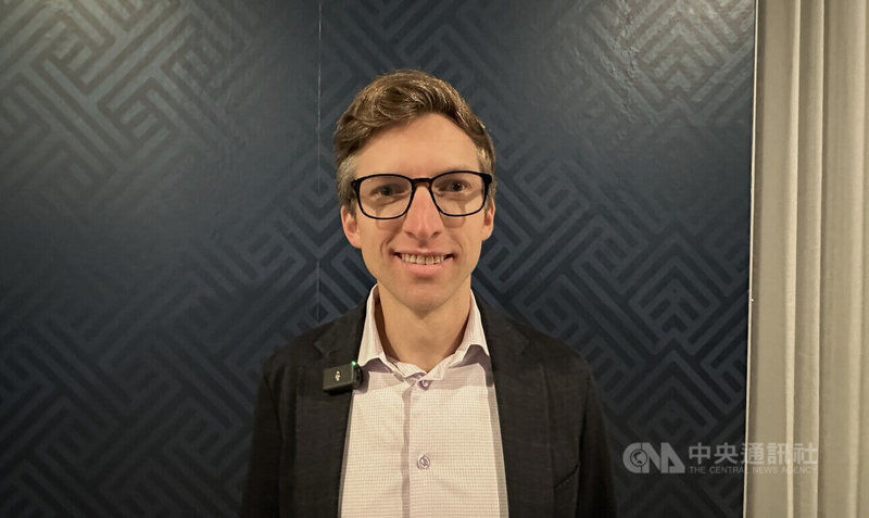 「晶片戰爭」作者米勒20日在美國半導體產業協會（SIA）舉行的羅伯特諾伊斯獎（Robert N. Noyce Award）頒獎晚宴接受中央社採訪。中央社記者張欣瑜聖荷西攝　114年11月22日