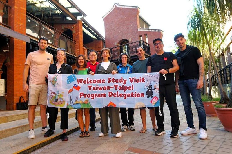 教育部25日發布新聞稿，來自比利時、義大利、西班牙、愛爾蘭等歐盟4國的訪團，近日到訪台灣，交流技職教育，研議AI、創新教育的合作。（教育部提供）中央社記者陳至中台北傳真  114年11月25日