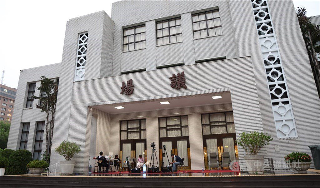 立院初審停砍公立學校教職員年金 表決後保留送協商 立院初審停砍公立學校教職員年金 表決後保留送協商