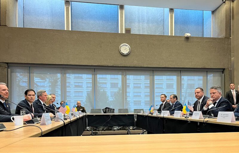 美國代表團23日與烏克蘭代表團在瑞士日內瓦會面，磋商美方提出的終結俄烏戰爭和平計畫草案。（路透社）