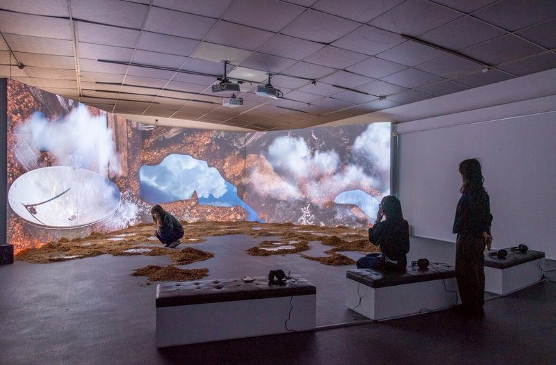 高雄市立美術館KSPACE高雄實驗場推出伊朗裔德籍跨領域藝術家卡里米（Parisa Karimi）個展「連結失落的風景」。（高美館提供）中央社記者林巧璉傳真　114年11月26日